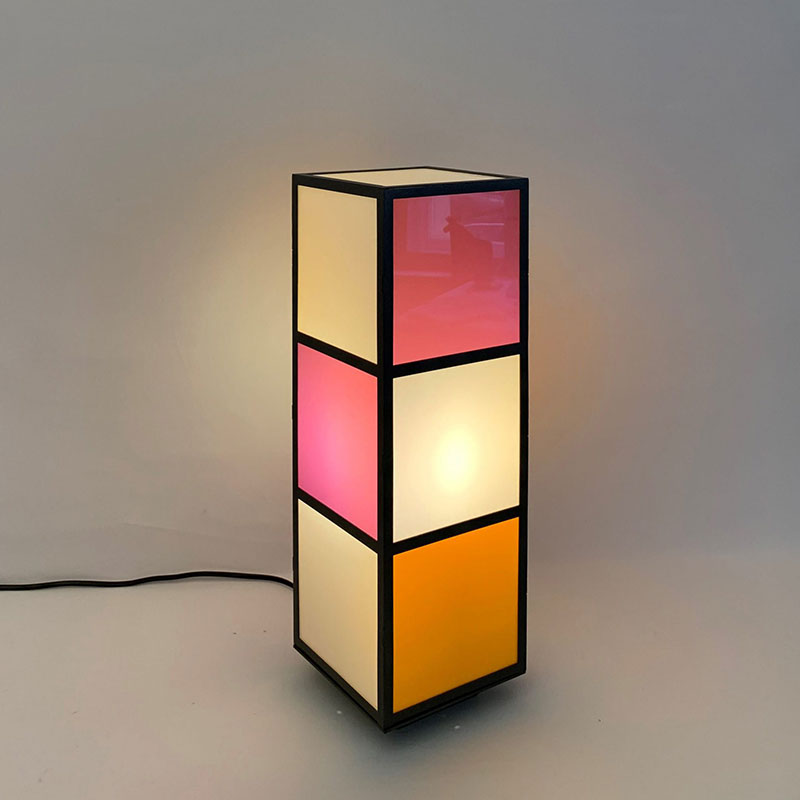 clasetta – Stehlampe cubus tribus 